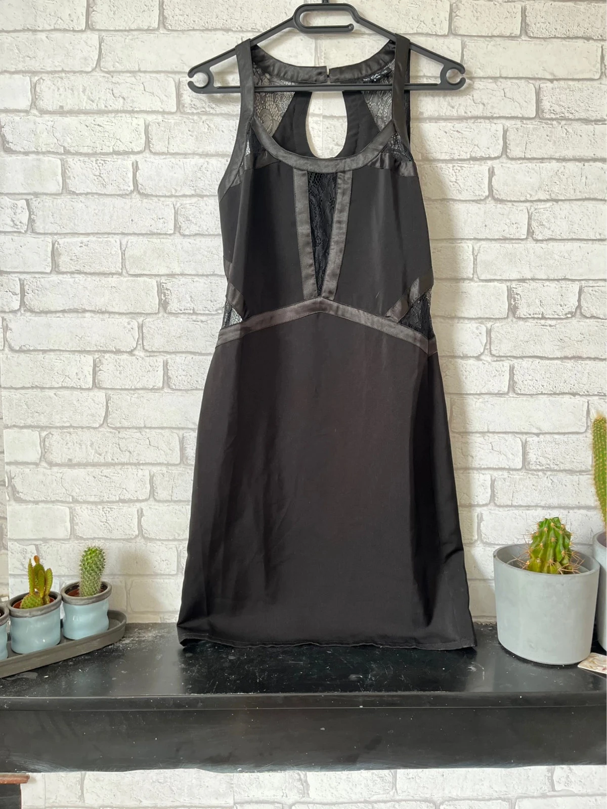 Robe noire No Excuse T38 – Chic et féminine avec détails dentelle